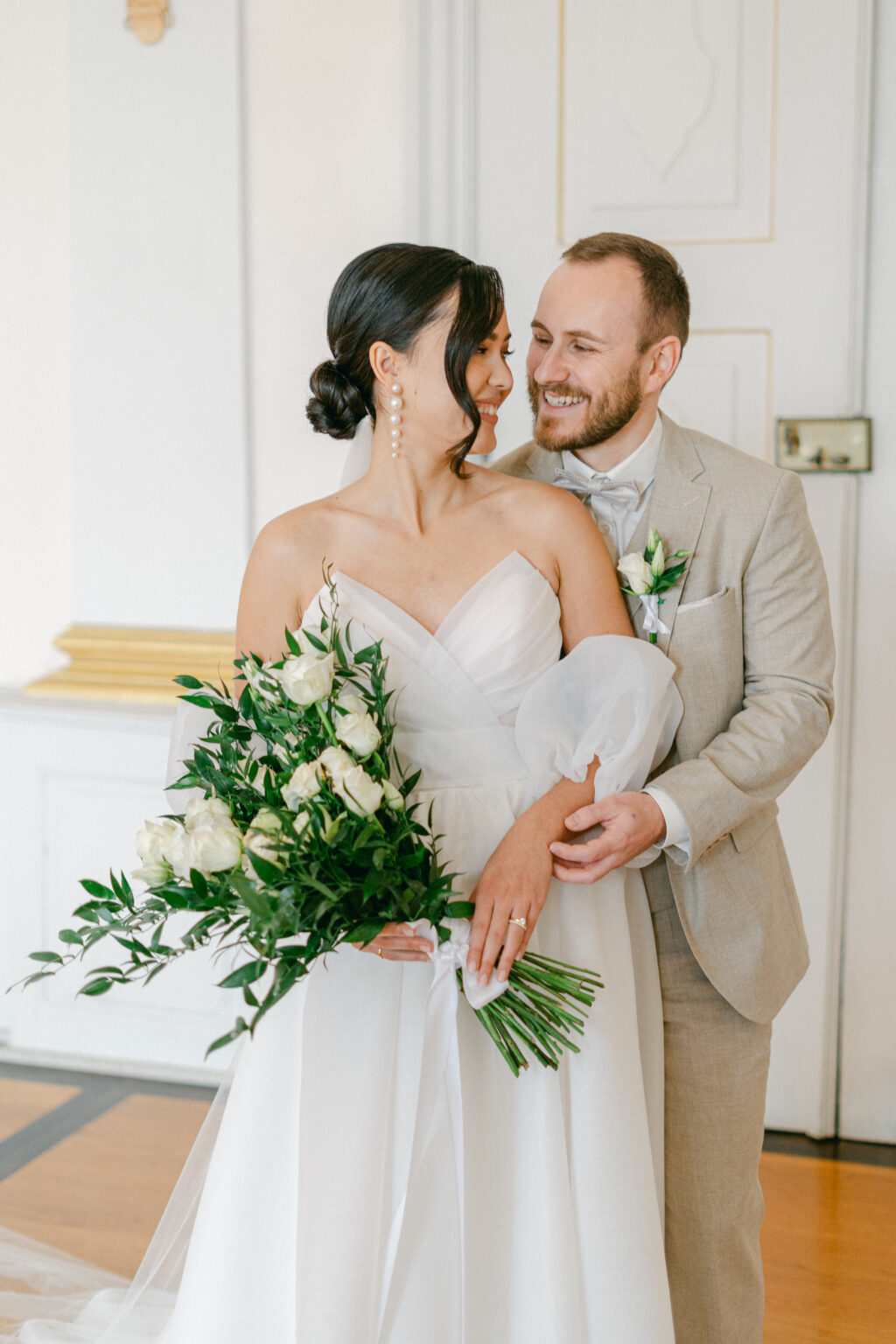Hochzeitspaar an SweetTable in Hochzeitslocation in Mannheim, Rhein-Neckar-Kreis, Pfalz, Heidelberg, Ludwigshafen, Kaiserslautern